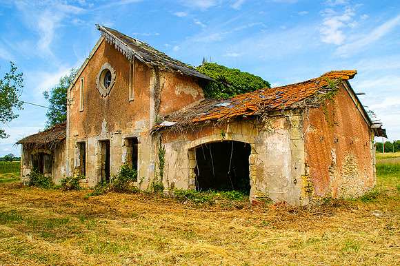 L009 - Abandoned House - Blaye, France