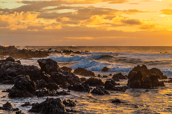 SR006 - Golden Sunrise - Sandy Beach, Hawaii